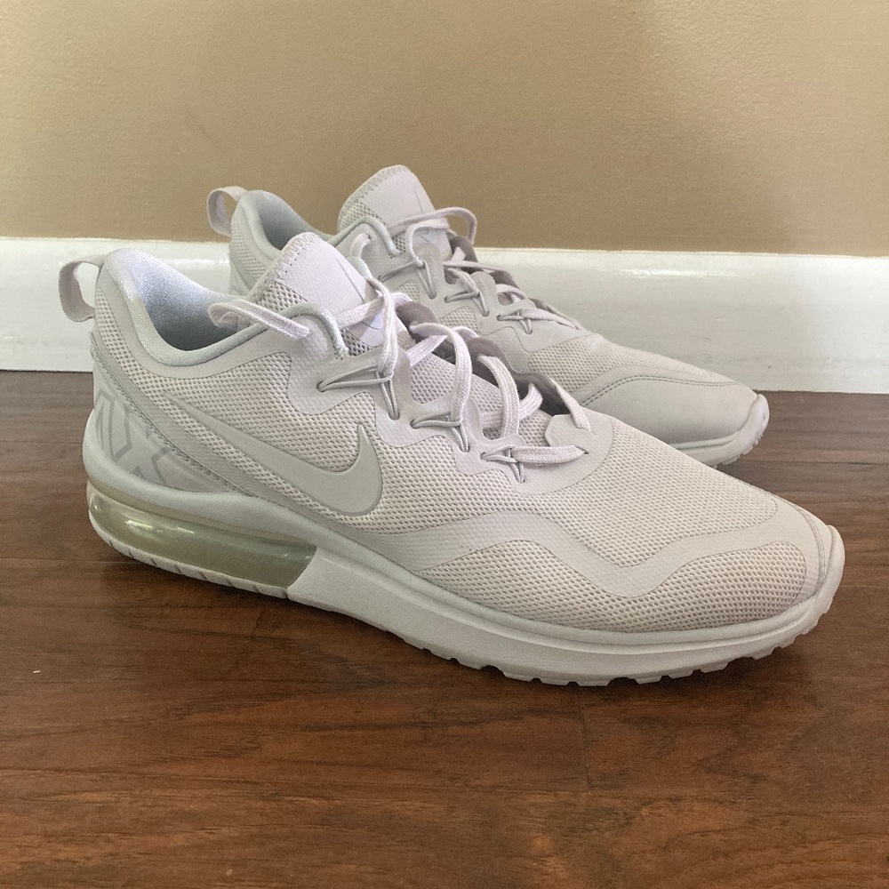 Nike air max shoes 9.5 mens